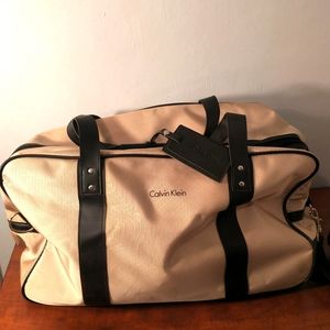 Nwot Calvin Klein Carry-on bag(rollaway)